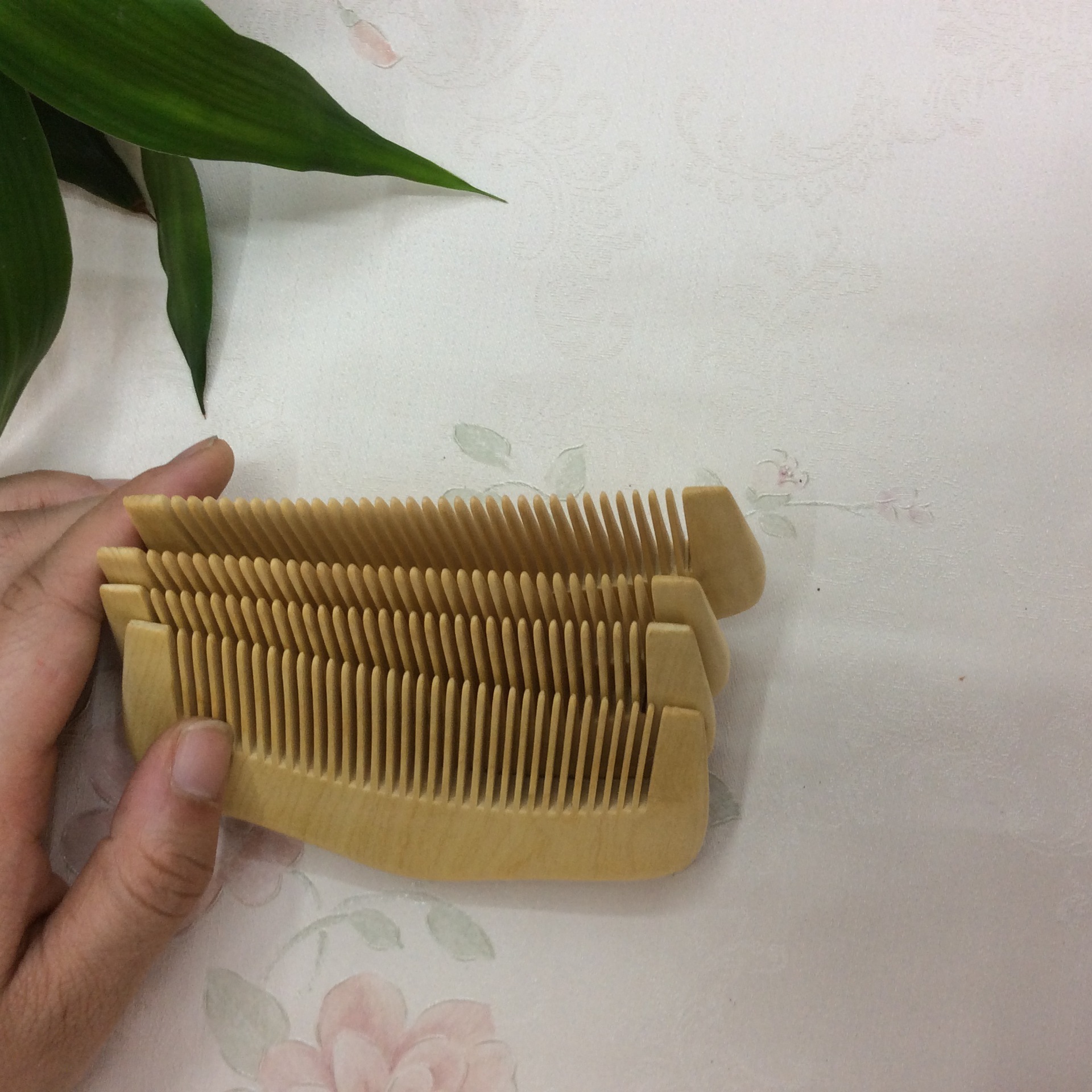 小叶黄杨木梳(小叶黄杨木梳子)