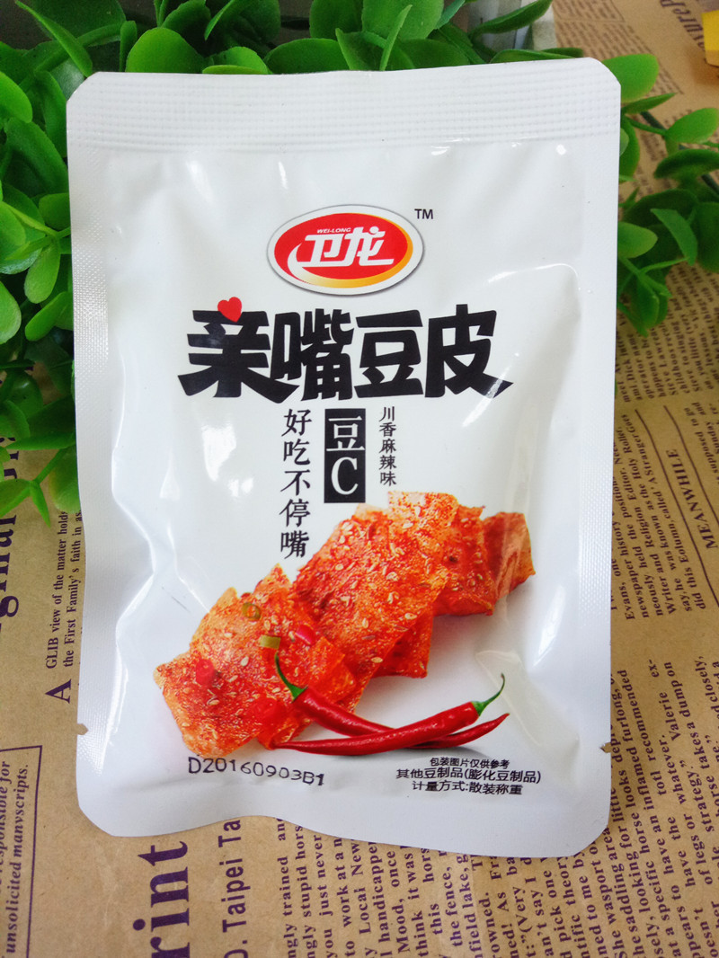 卫龙亲嘴豆皮/那豆皮豆排排小辛干辣条散装称重零食批发一件10斤_小吃
