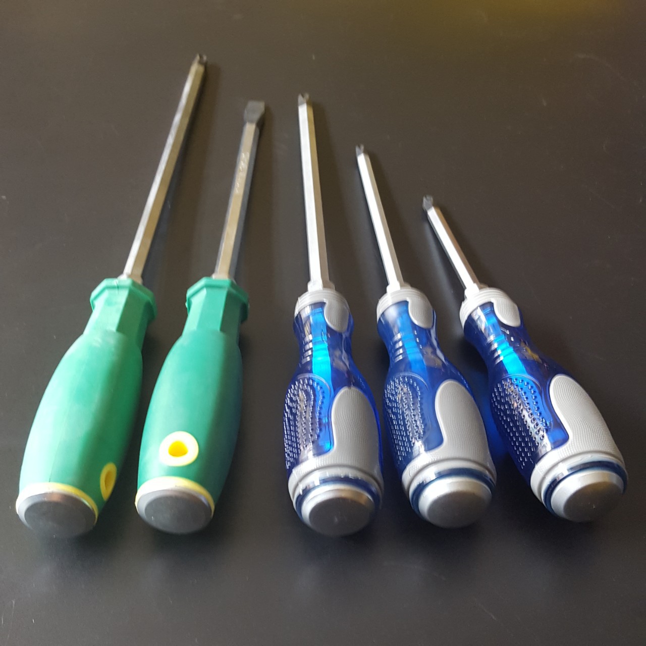 厂家销售螺丝刀六角刀杆穿心螺丝刀防滑螺丝刀一系列批发螺丝刀