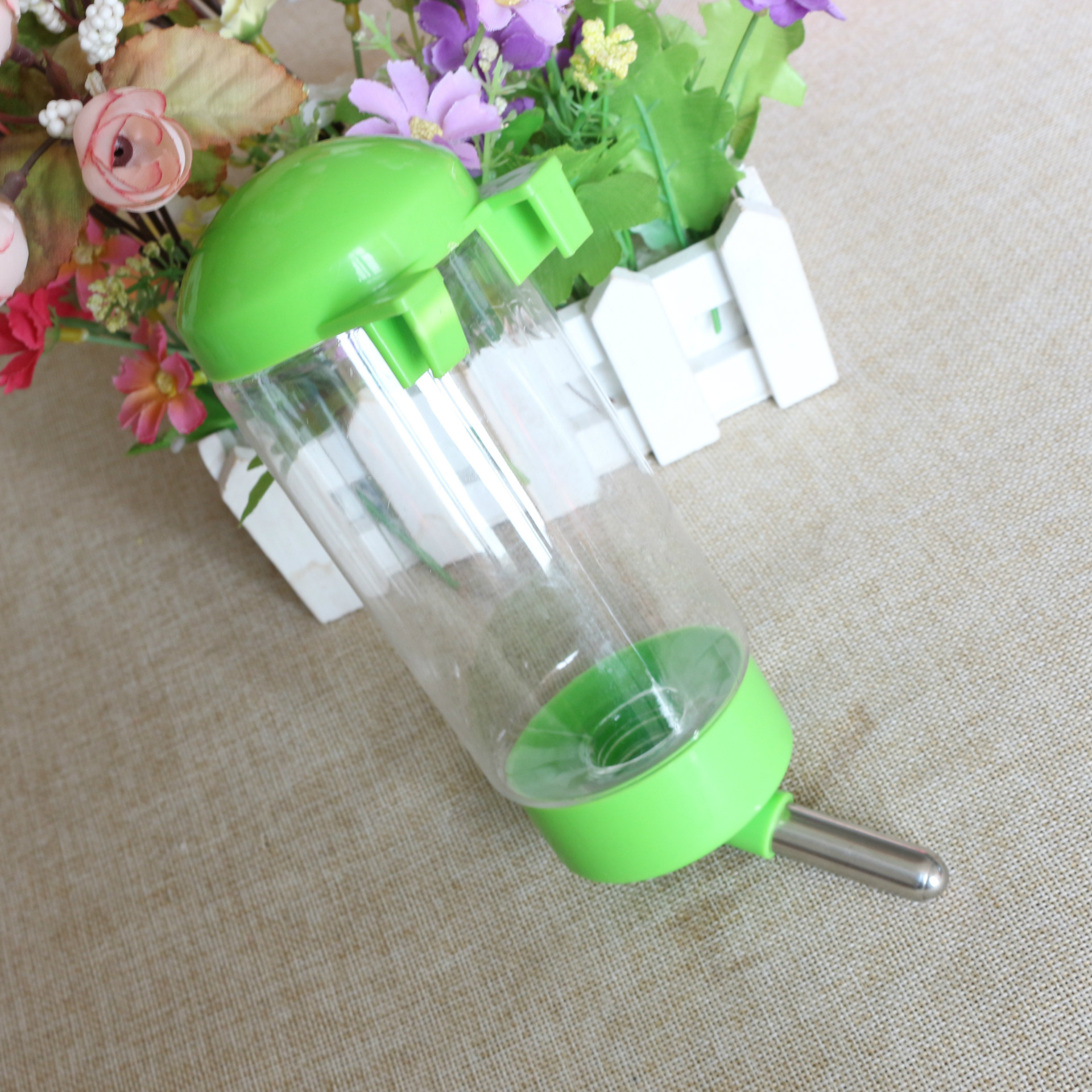 宠物用品批发 挂壁式小宠饮水器 弹簧滚珠水壶 简易喂水器400ml