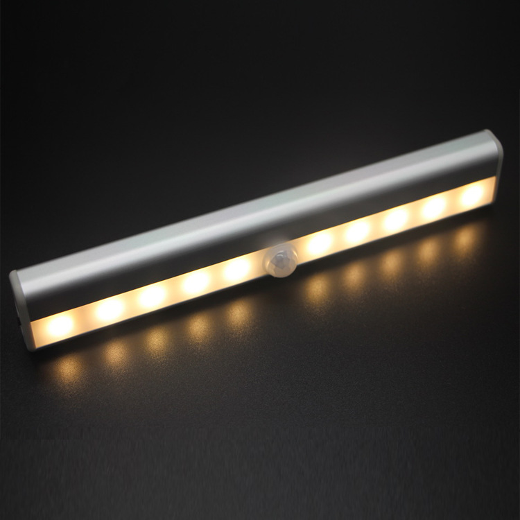 热销usb充电锂电池led红外人体感应灯橱柜衣柜楼道灯长铝条灯