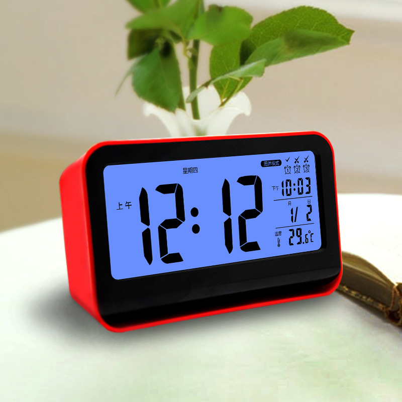 生活中的重要性,所以尝试设计以单片机为核心的数字时钟是很有意义的