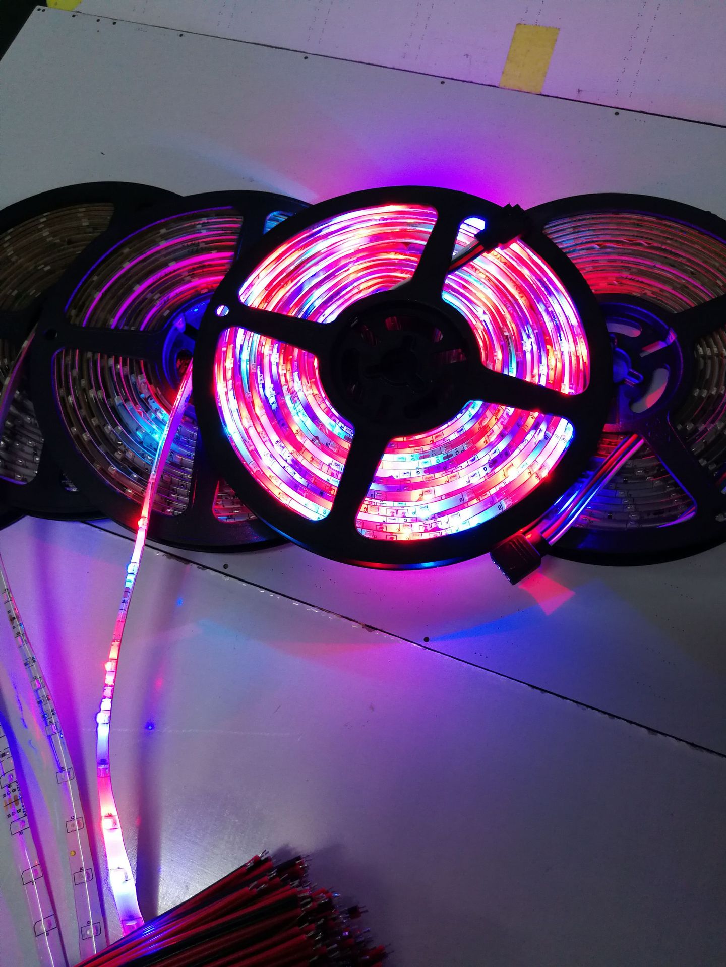 批发工厂直销3528rgb 七彩跑马灯汽车装饰灯彩色 300灯防水灯带