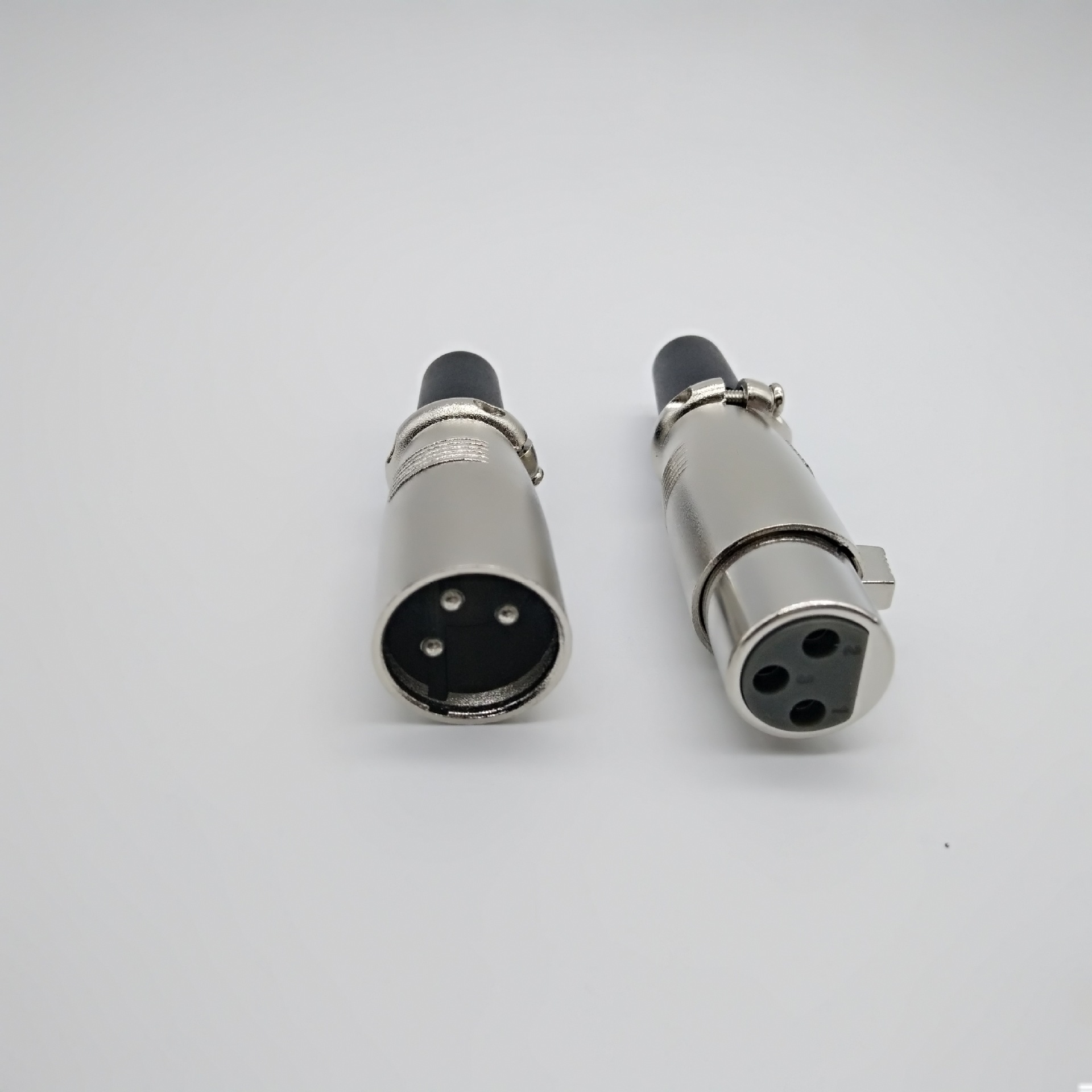 应用范围:卡侬头是一种高端音频接口,是专为电容麦等高端话筒配置