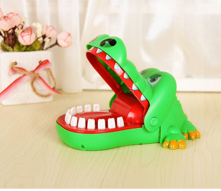 整蛊咬手指鳄鱼拔牙玩具卡通咬人动物经典亲子游戏聚会整人玩具