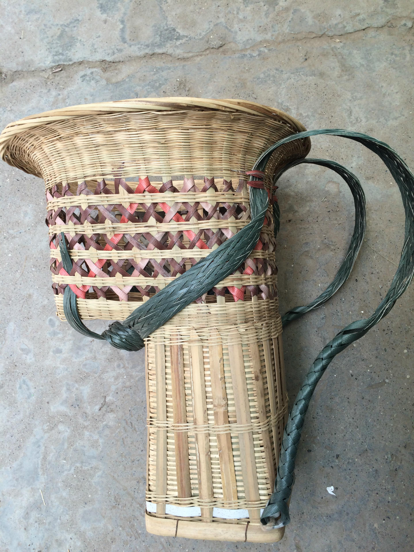 竹编背篓宝宝背兜婴儿背椅 收纳搬运筐 竹编工艺品批发