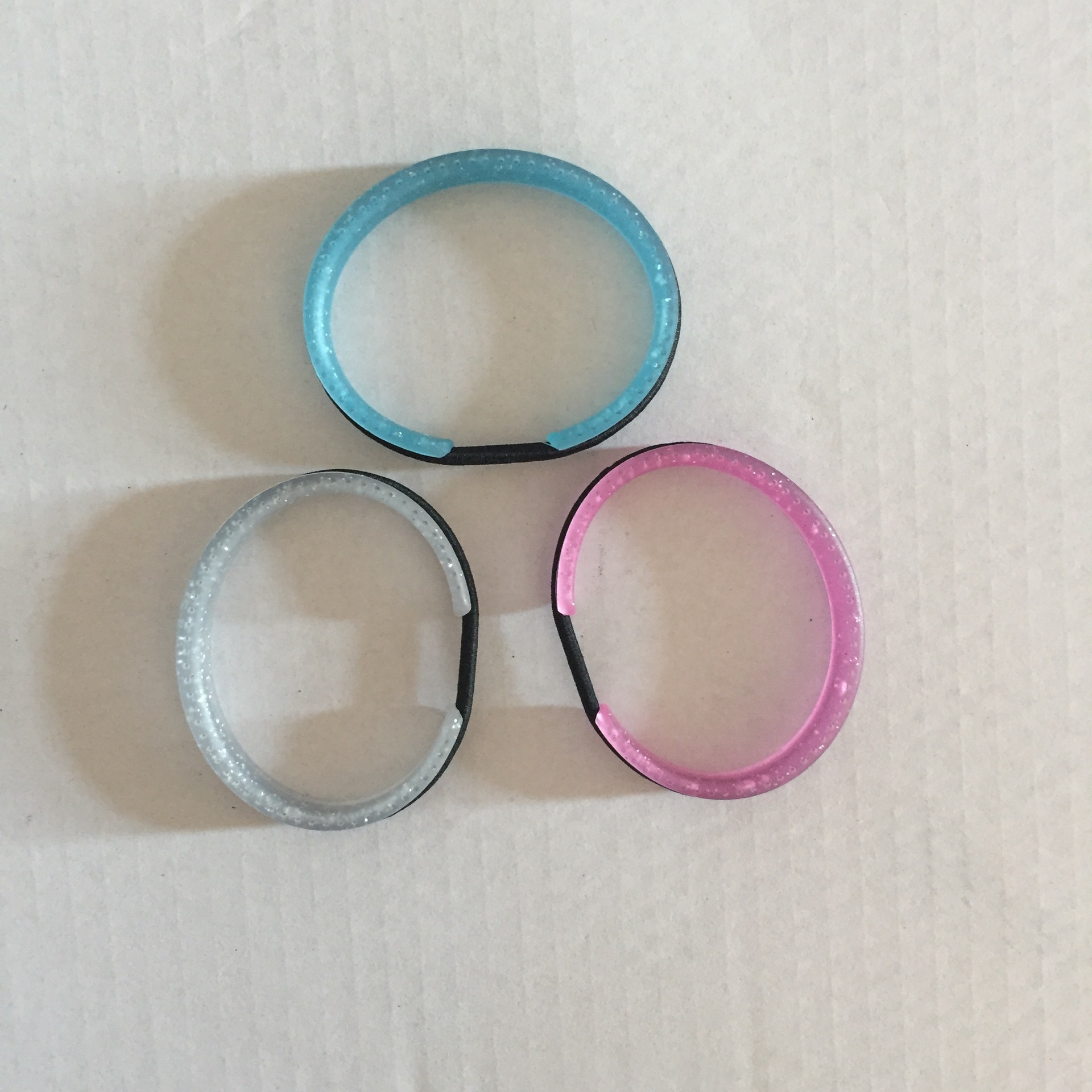 塑料手环带皮筋 塑料带绳手环 防勒手环 装饰手环