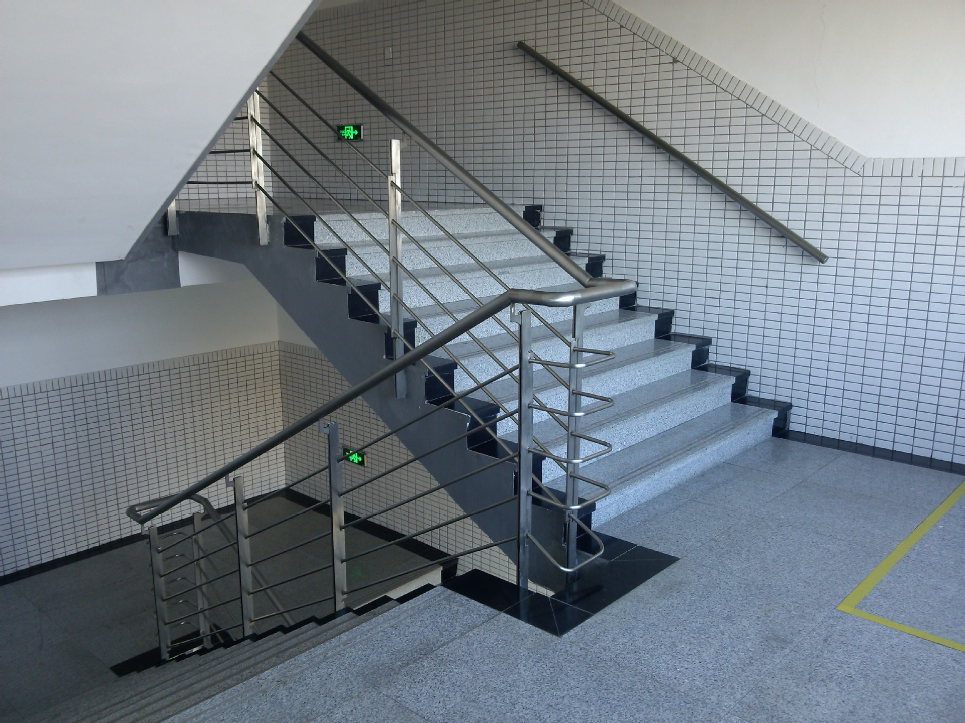 立衡公司不锈钢栏杆扶手钢质木质栏杆扶手