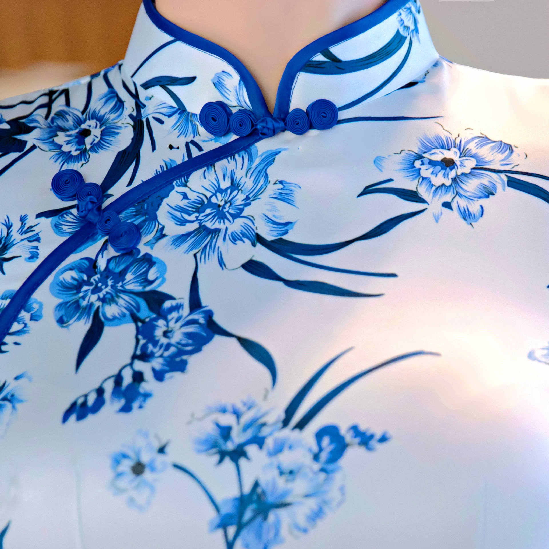 中式复古青花瓷短款改良旗袍 新款淡雅立领修身女装丝绸旗袍