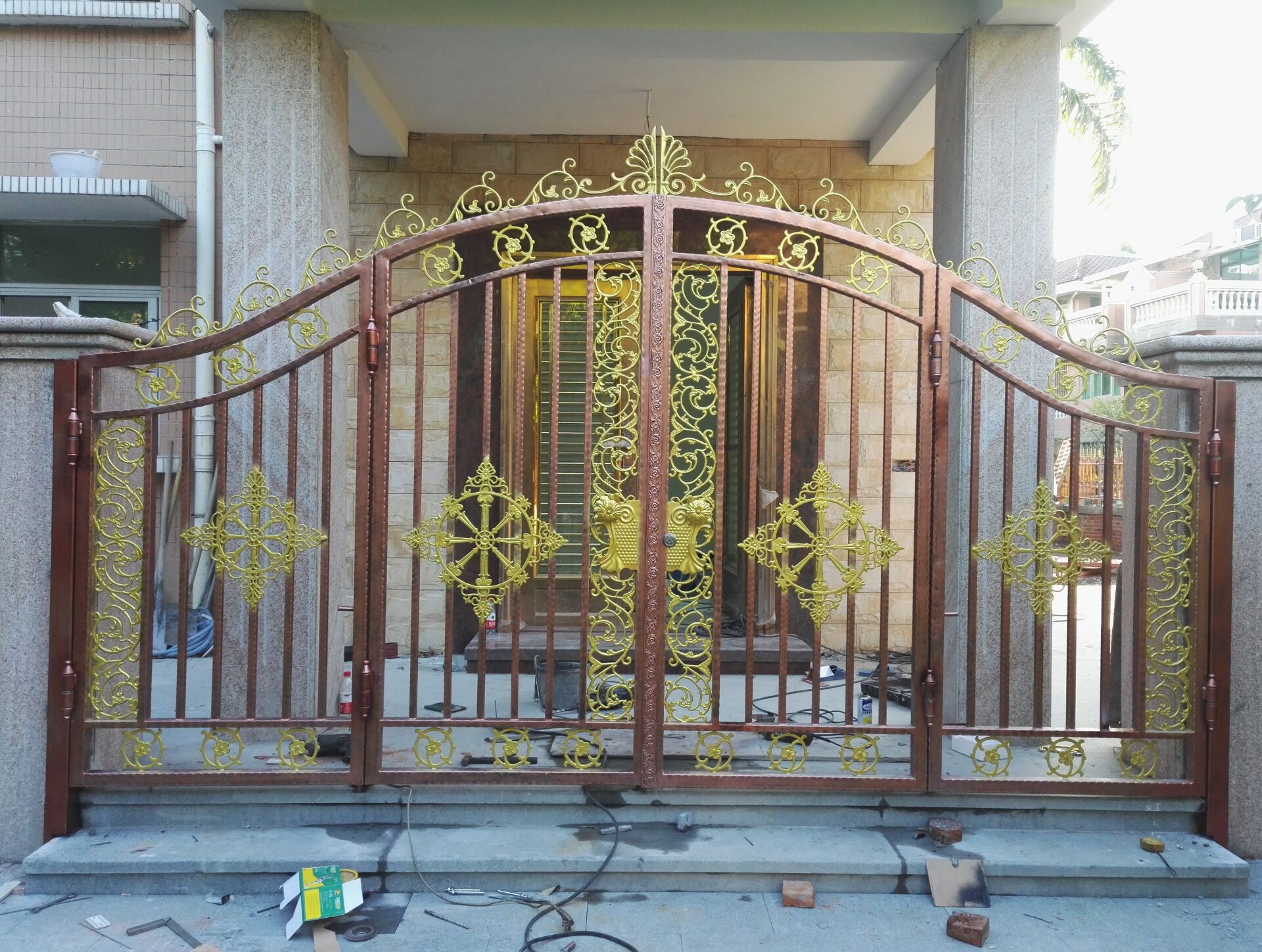 广州厂家生产订做铁艺折叠户外大铁艺门热镀锌欧式风格庭院铁大门