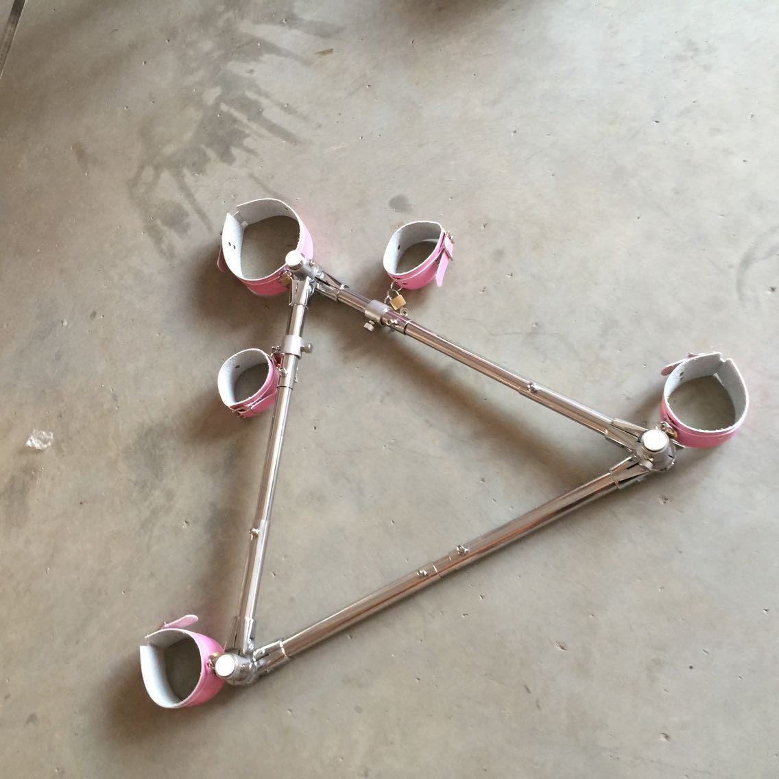 黑帝成人用品 k9束缚三角架阳具架子 驷马器 另类调教捆绑激情