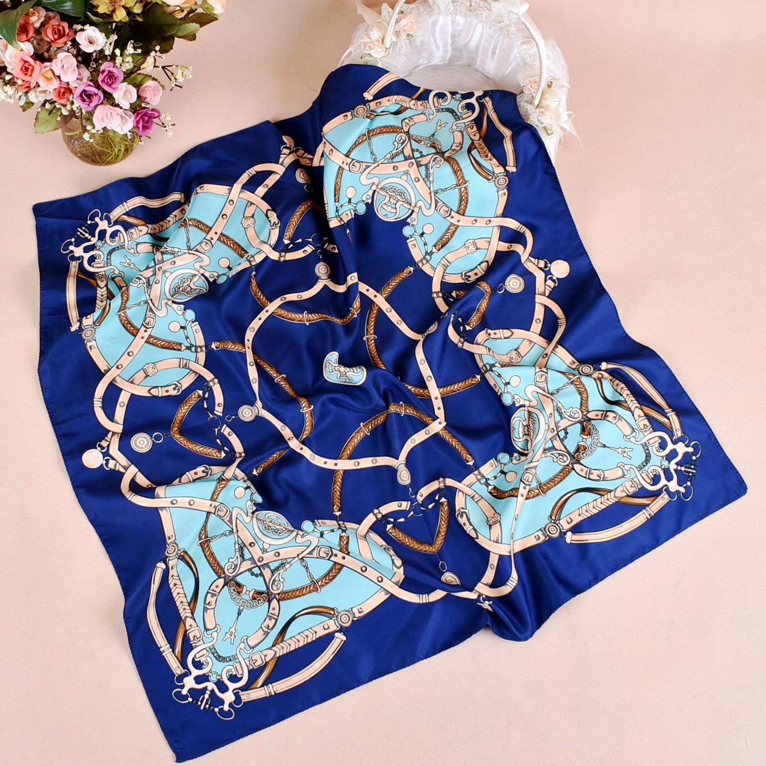 新款斜纹绸70*70方巾印花爱心链条欧美风格scarf女士丝巾现货供应