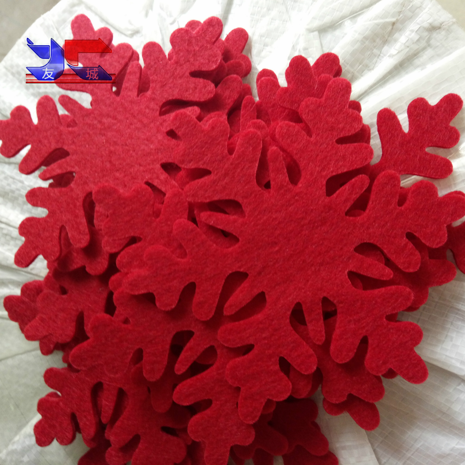 无纺布圣诞雪花片 隔热杯垫 毛毡挂饰 按需定制