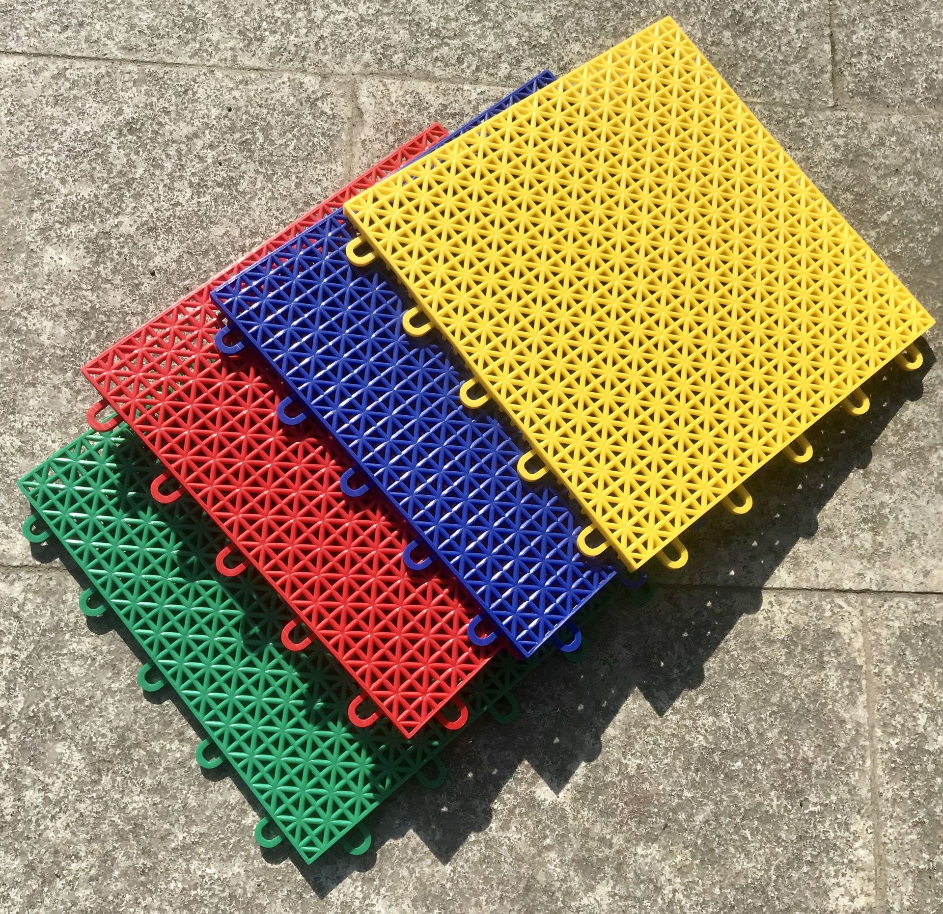 厂家直销户外 篮球场幼儿园 悬浮式拼装运动地板 塑料地板 定制