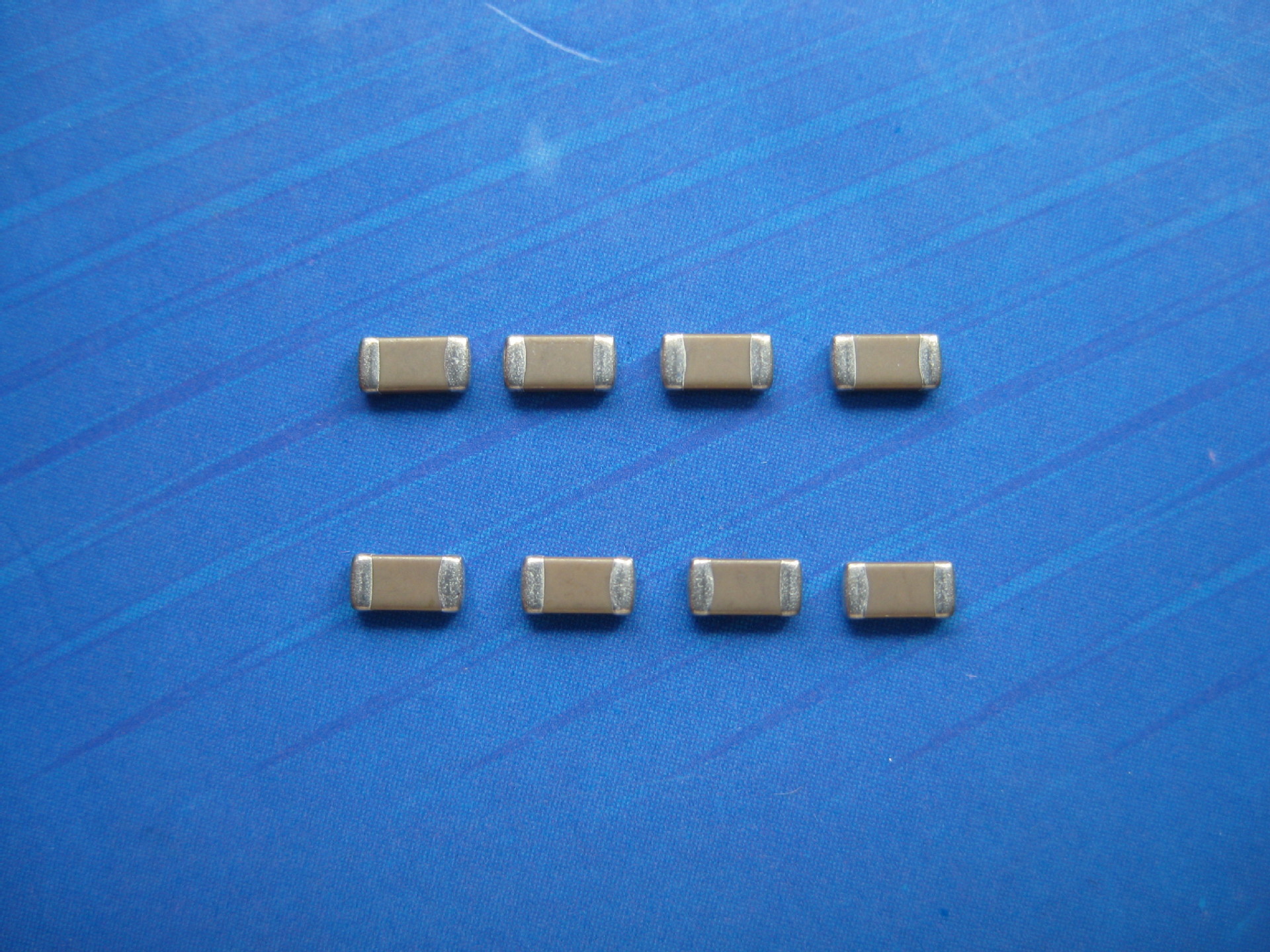 中压贴片电容 1206-104k,50v,电容,厂价