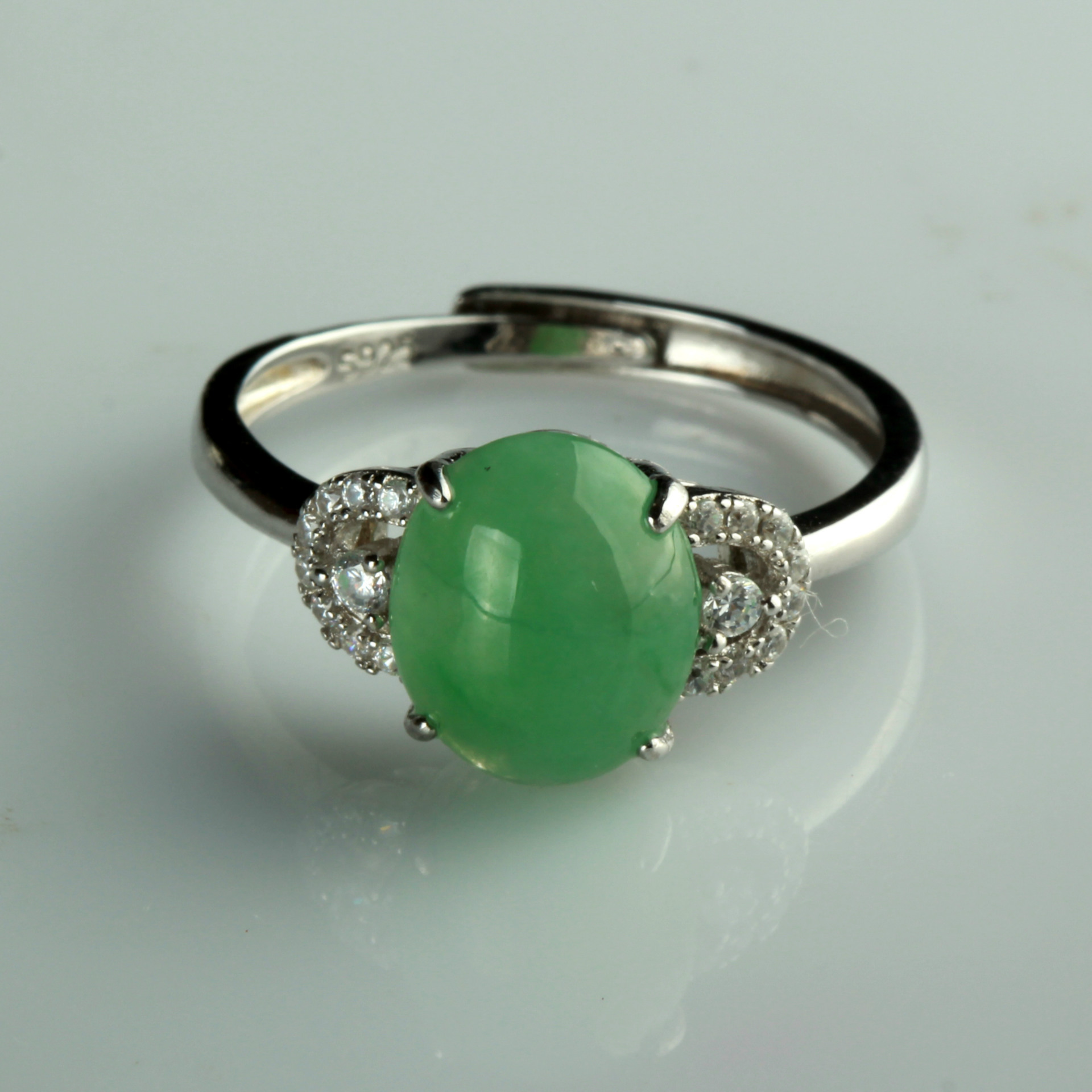 翡翠a货蛋面戒指 阳绿戒面 热卖活口戒指女款 送证书