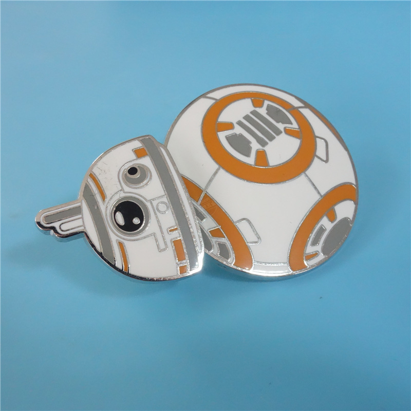 工厂定制星球大战周边金属礼品机器人徽章锌合金镀银仿珐琅胸徽