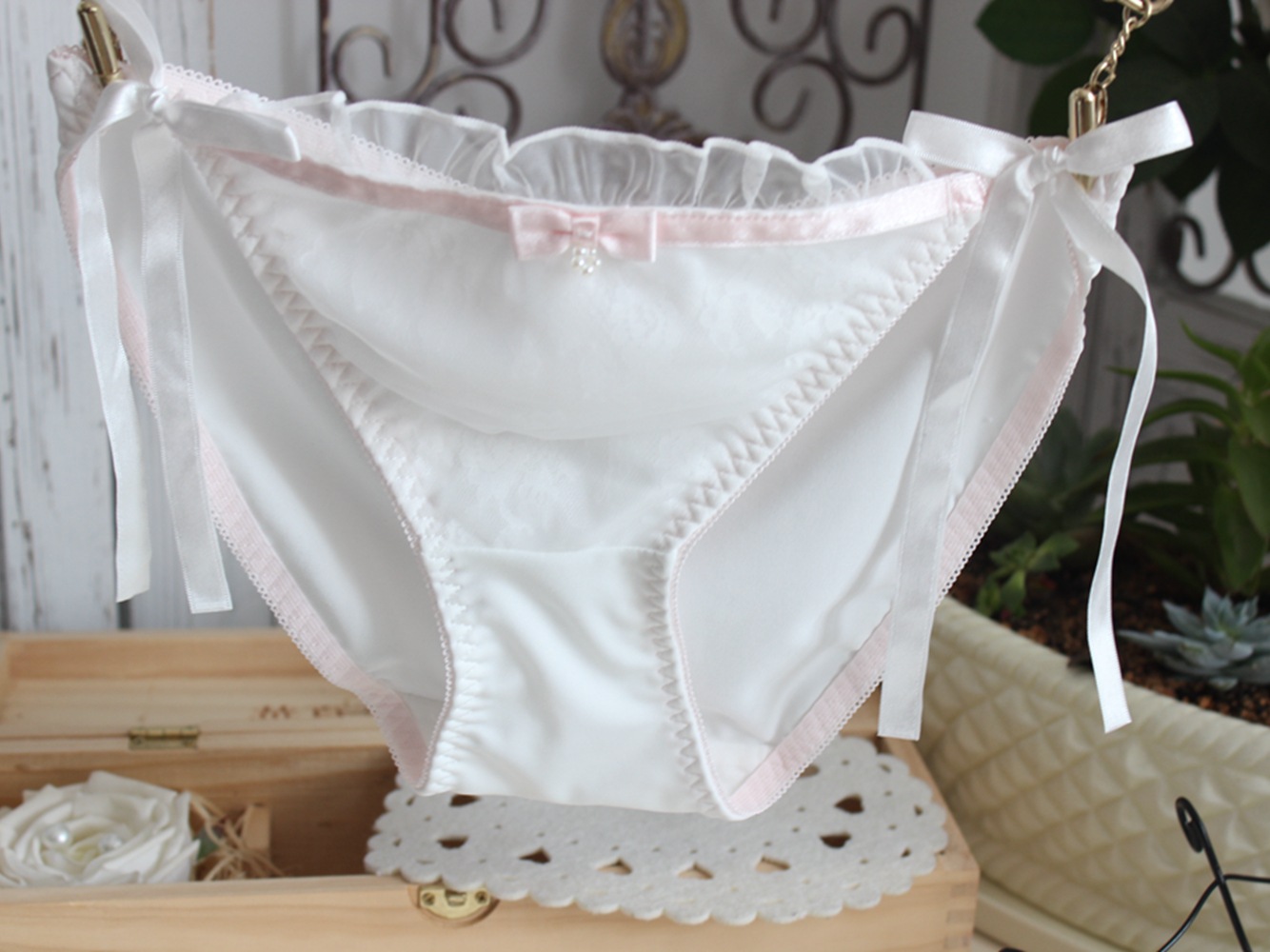 d001 长期系带款厂家批发牛奶丝蕾丝性感系绳三角裤大连内裤