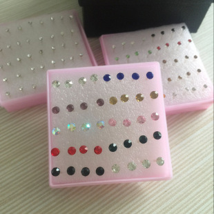 2元塑料耳钉盒装水钻彩钻白钻简约防过敏耳钉义乌地摊饰品批发