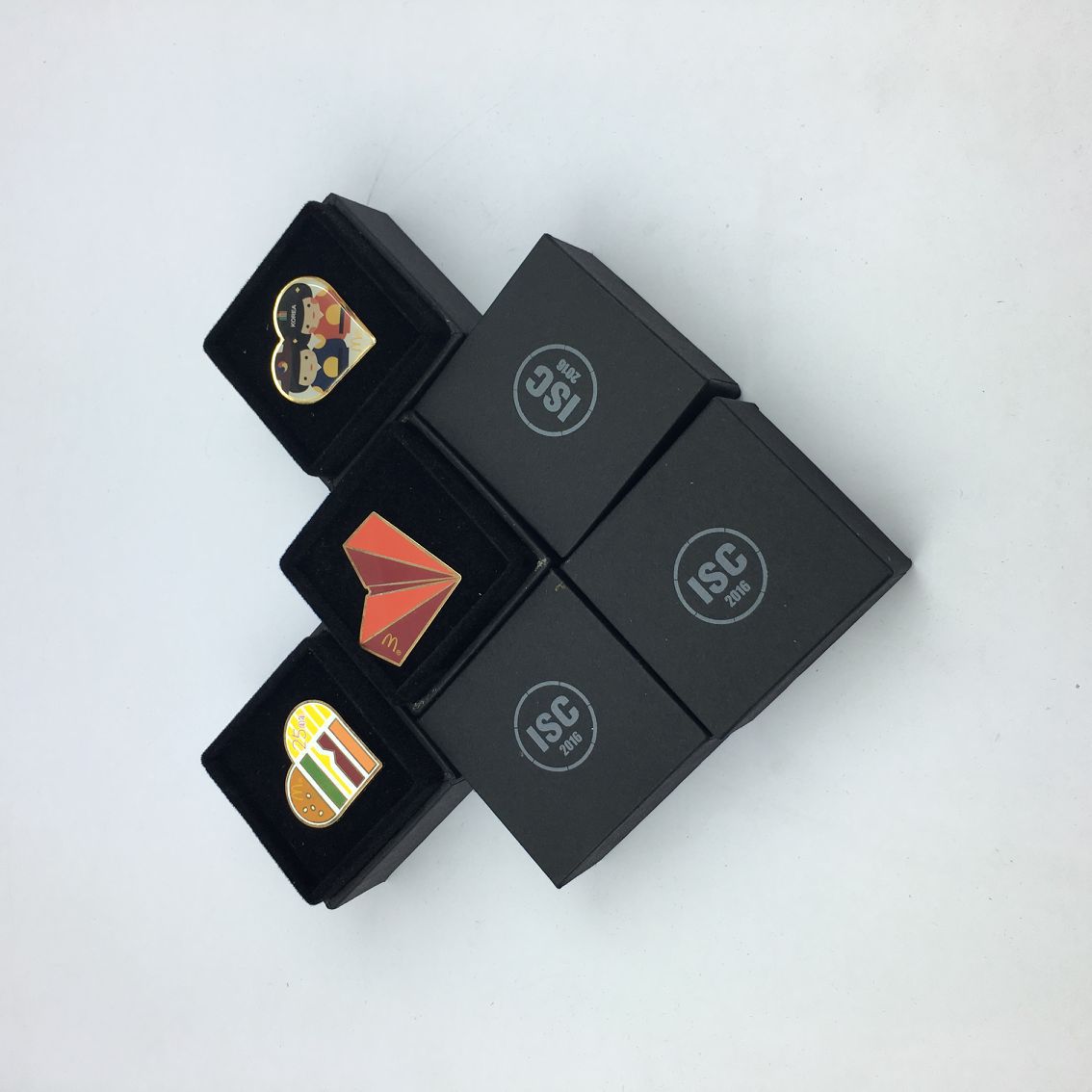 东莞金其翻盖弹簧塑胶徽章盒包装3k起定可加工定制批发