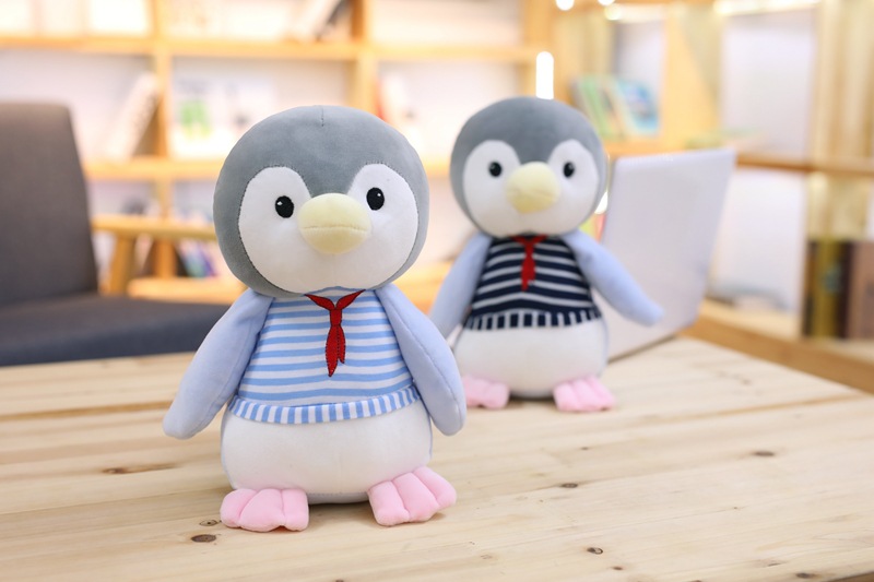 厂家直销可爱学院风穿衣嘟嘟企鹅公仔房间装饰娃娃儿童生日礼物