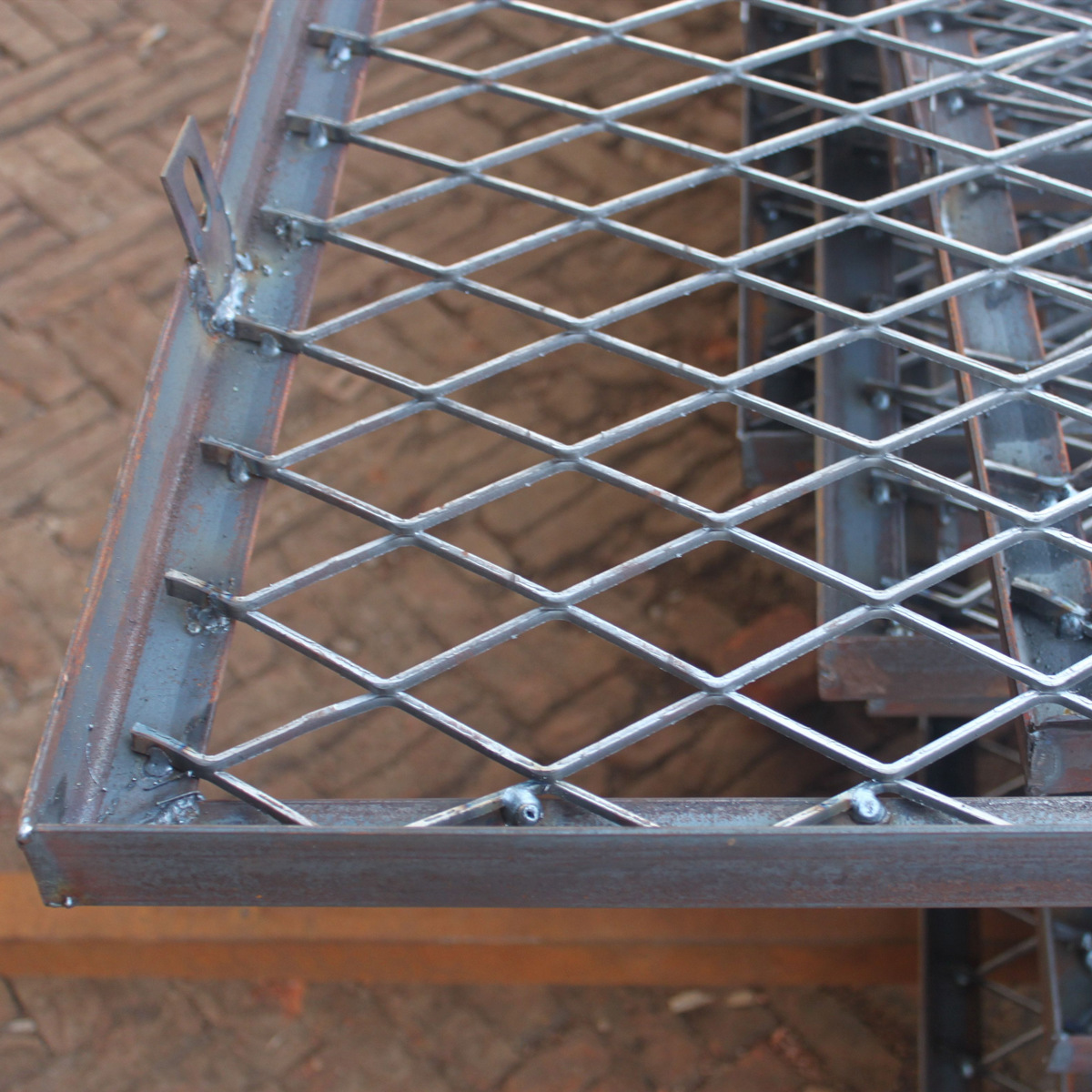 安平盛佳供应各种规格钢板网 冲孔网 洞洞网 厂家直销价格优惠