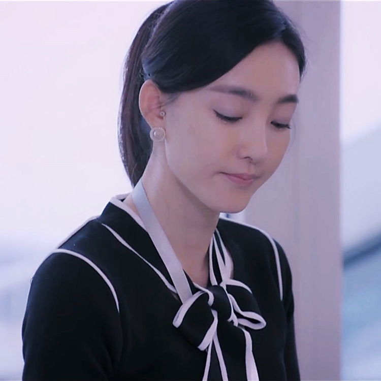 漂洋过海来看你王丽坤苏芒同款蝴蝶结领黑色白边显瘦雪纺衫上衣女