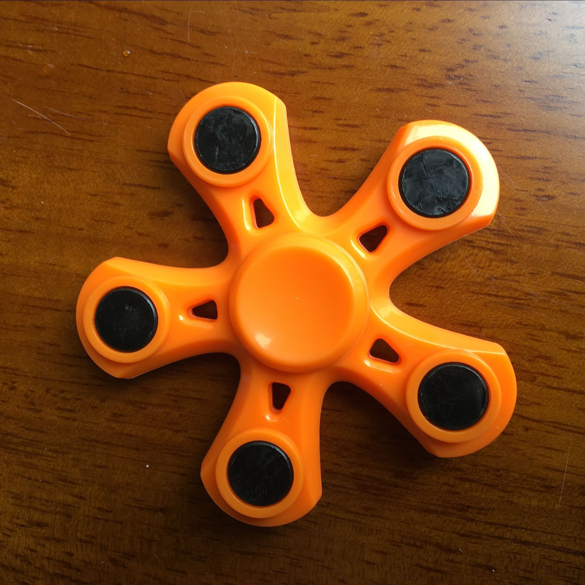 厂家直销现货指尖五叶刀锋六叶刀锋旋转陀螺五角六角减压玩具