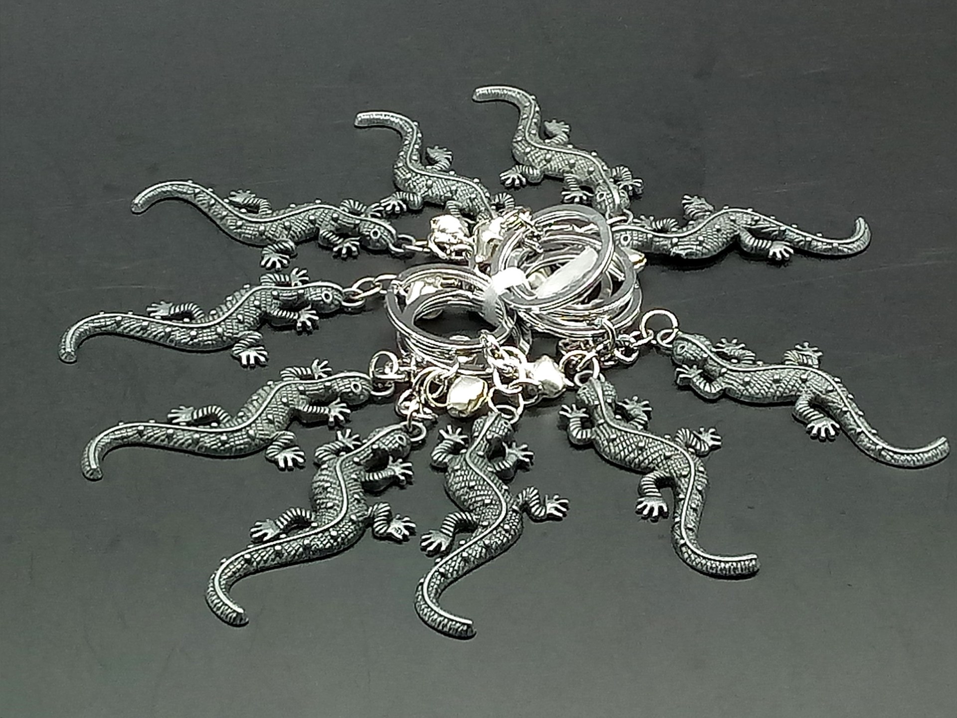 厂家直销青古铜钥匙扣创意复古钥匙链子弹汽车卡通多款个性挂饰品