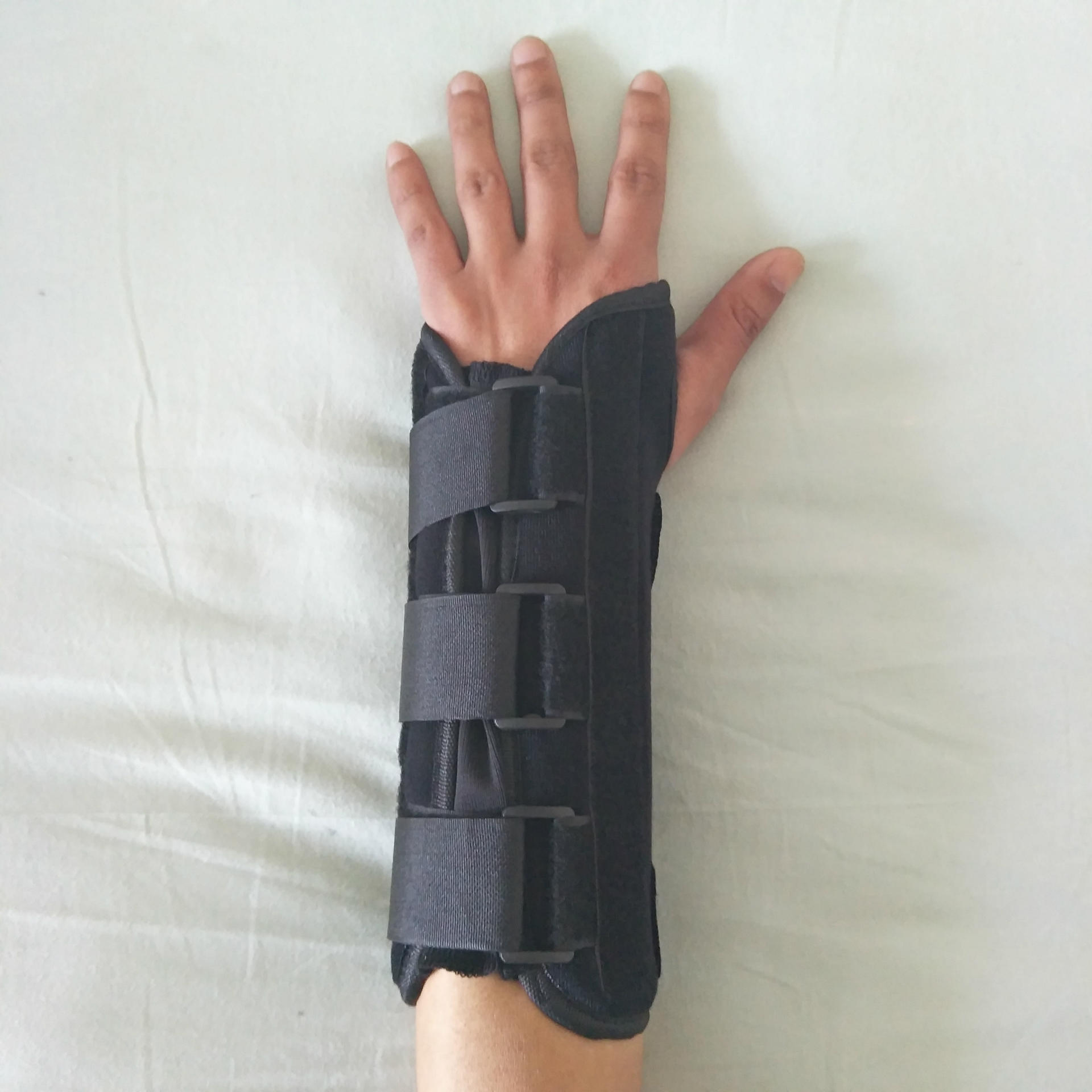 新型增强型腕关节固定带 腕部固定支具固定套 手腕护具批发