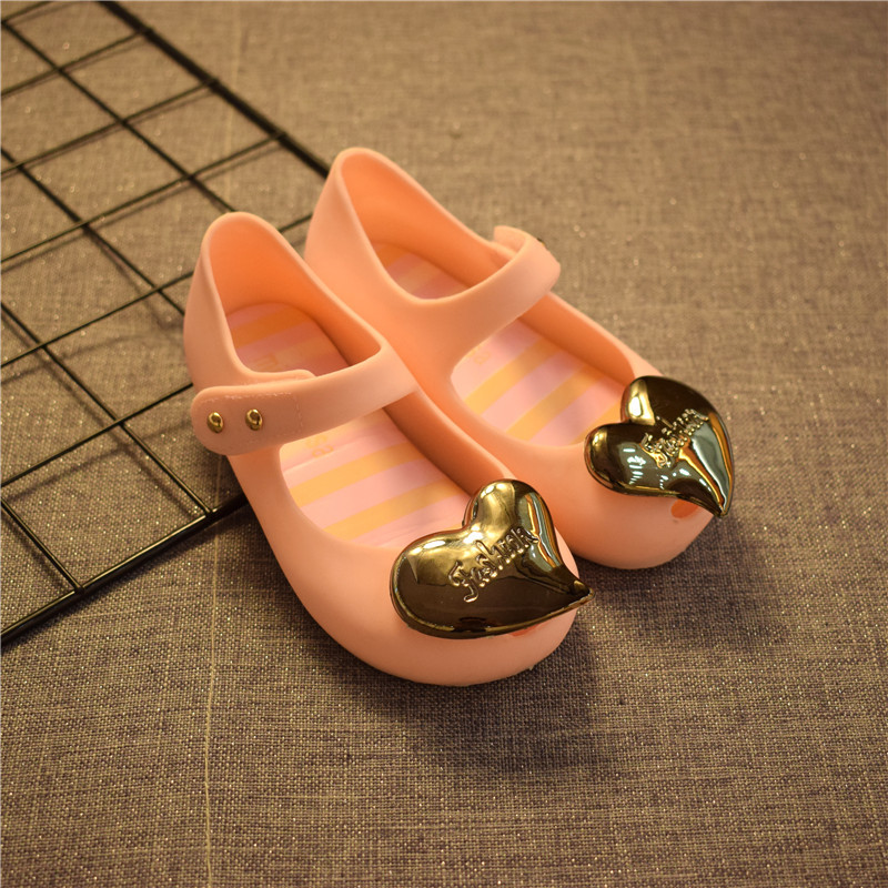 利润微薄  非质量问题 不喜欢效果不好  或者鞋面一点点的溢胶 胶水