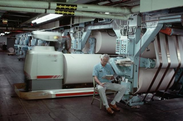 不差订单的印刷厂老板老余,上个月还是把工厂关了