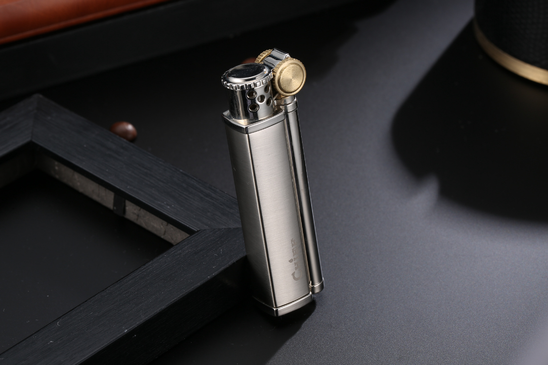 新款首领cf002 煤油老式打火机创意复古砂轮明火打火机火石批发