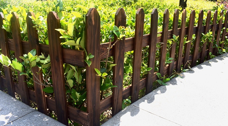 木栅栏围栏护栏碳化色木质插地篱笆防腐木户外花园插片别墅装饰