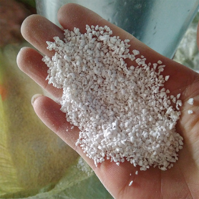 供应建筑工地屋顶屋面保温材料防火门厂用珍珠岩颗粒