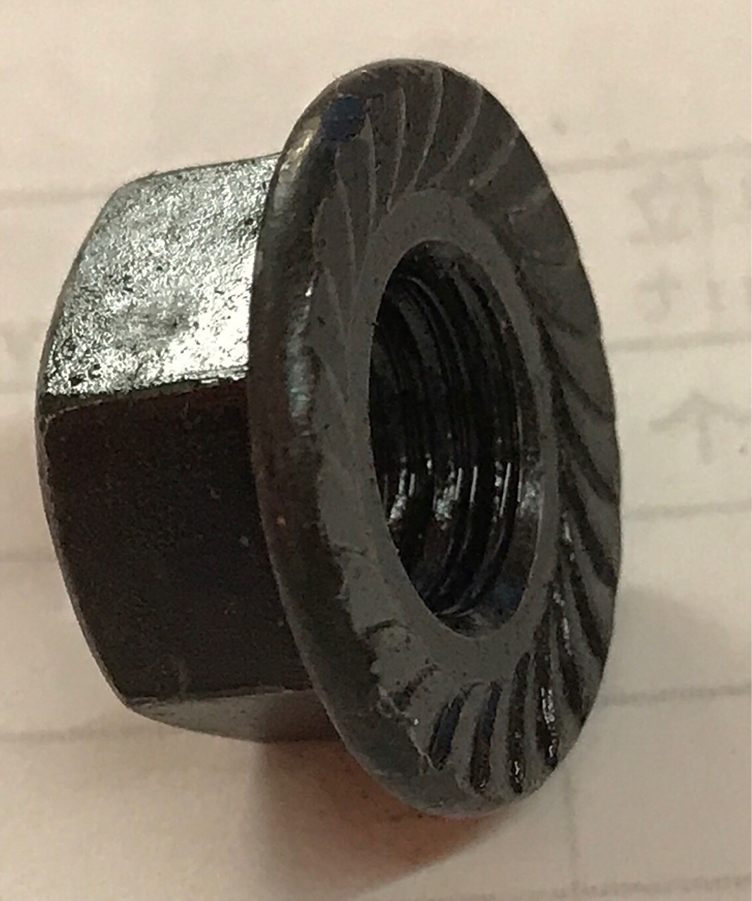 8电镀黑锌法兰螺母 六角带垫螺母