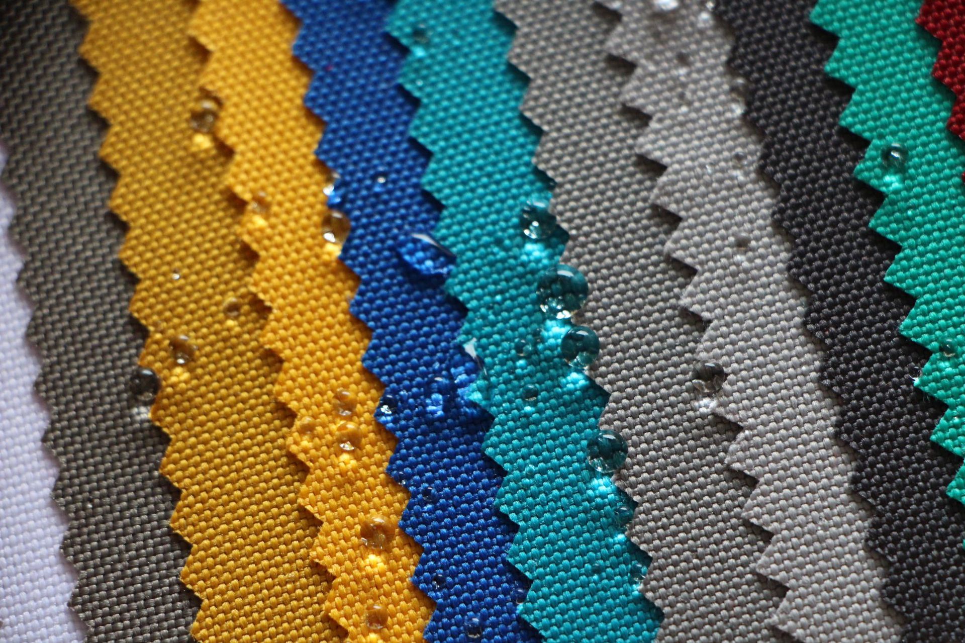 600d牛津布低弹 600d*600d加密防泼水 74t pvc pu 优丽胶防水面料