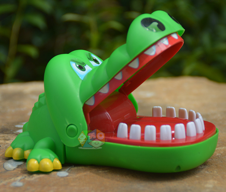 大号鳄鱼咬手指玩具 咬手鲨鱼游戏 咬手鳄鱼亲子儿童整蛊玩具批发