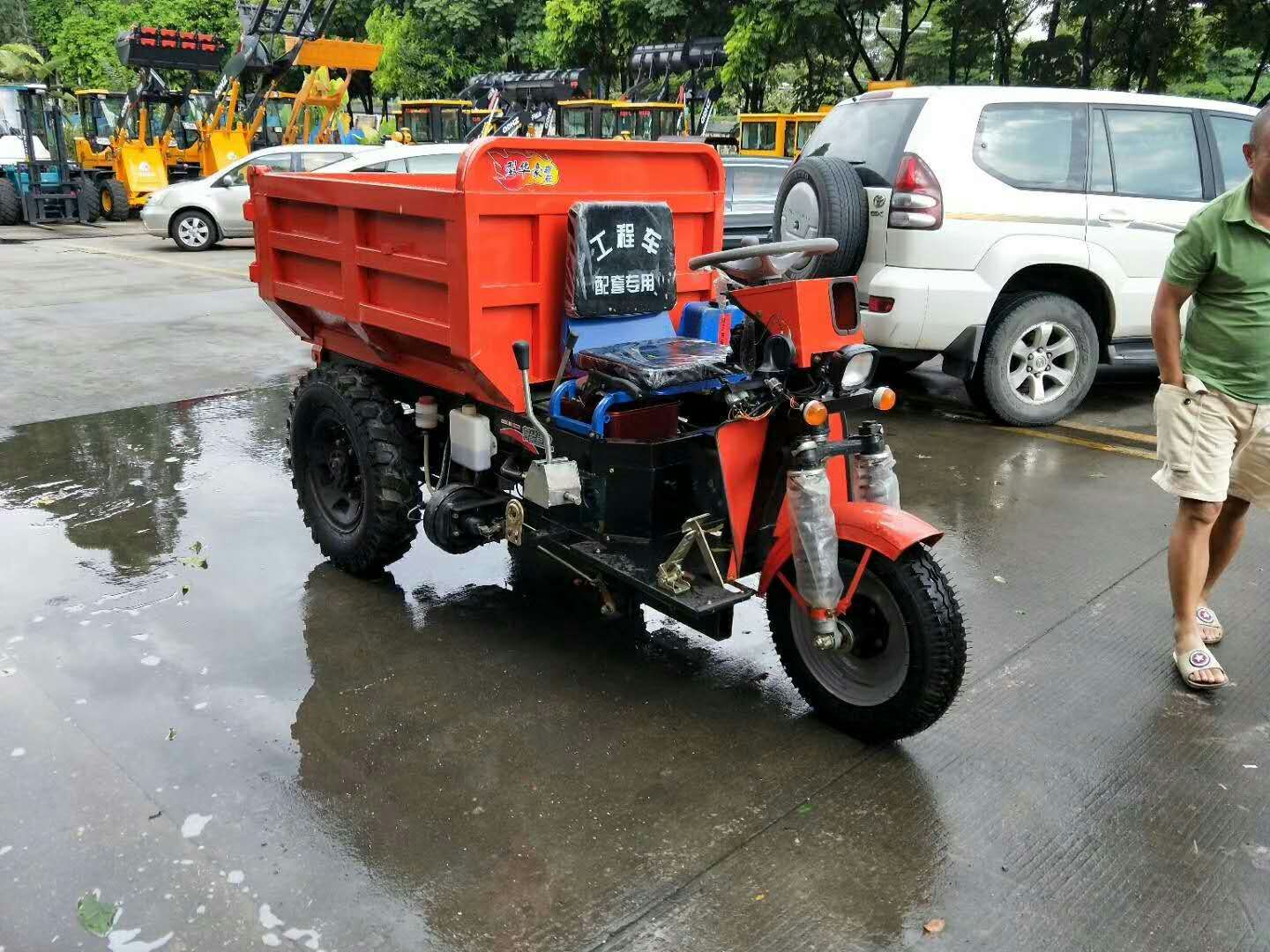 佛山全新柴油自卸小三型轮车四轮驱动自卸前翻斗车工地专用三轮车