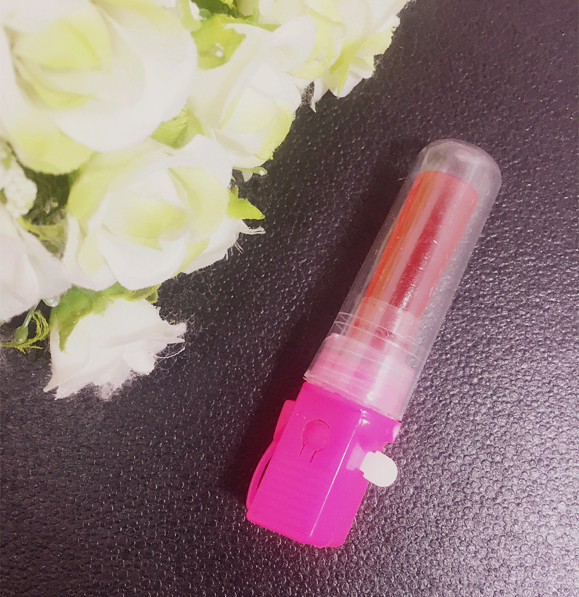 电光口红糖 带灯 硬质唇膏型糖果 儿童趣味零食 满1千件起可定制