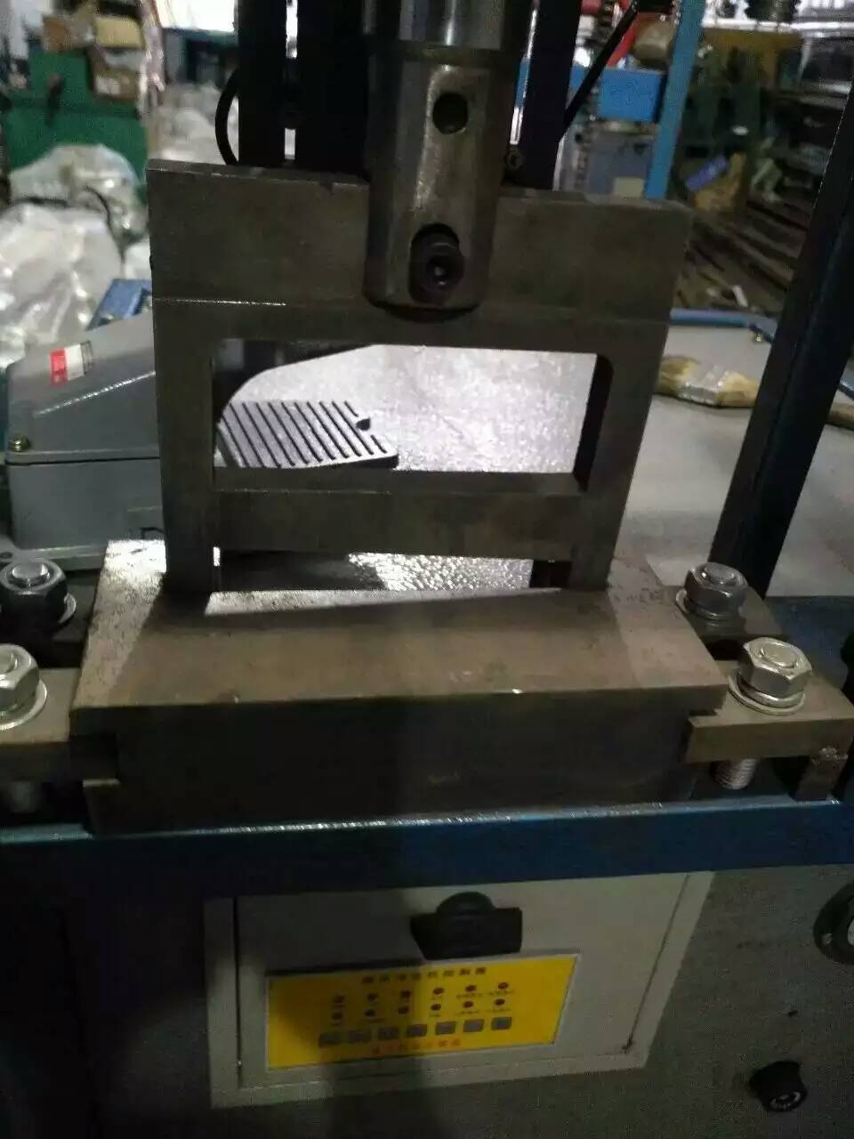 铝合金方管圆管 冲孔切断模具