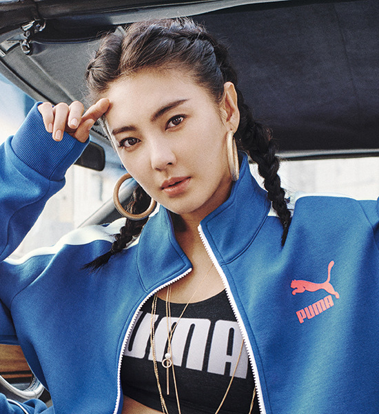 张雨绮也喜欢编发,将头发从头顶分成两部分从头编到尾,头顶稍蓬松越