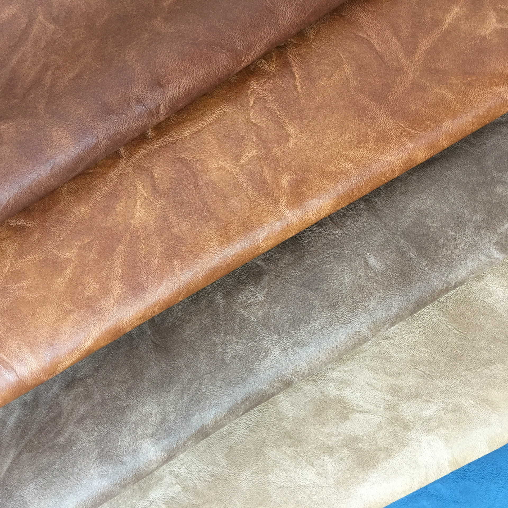 南利皮革 现货批发复古牛皮套色花纹7p箱包沙发面料 pu人造革