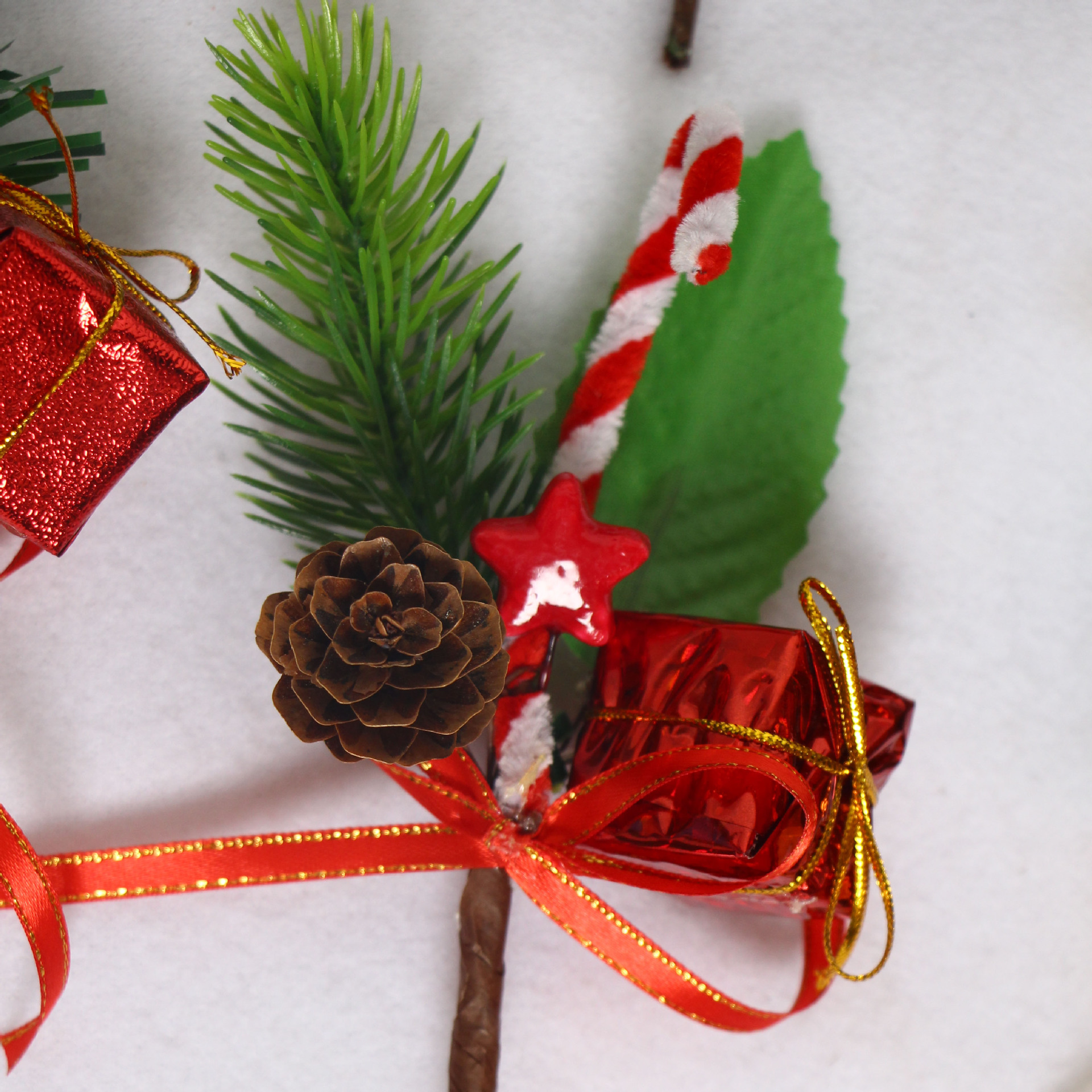 圣诞装饰品 圣诞简单小插枝 仿真叶蝴蝶结原色松果款 花环配件