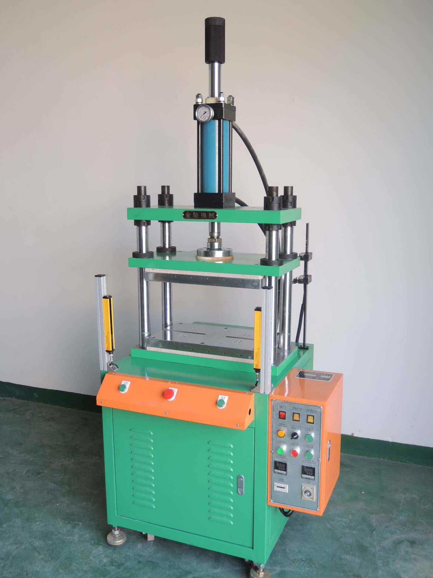 塑胶颗粒热压成型|pp材料塑料热压成型机