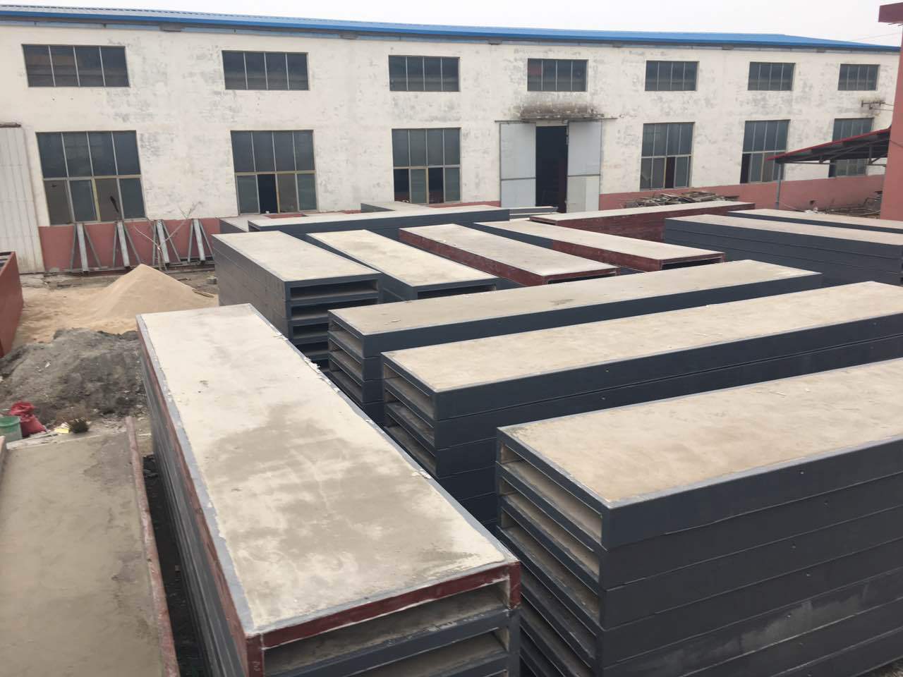 厂家供应钢骨架轻型楼面板挑檐板 钢构轻强板 供应单价