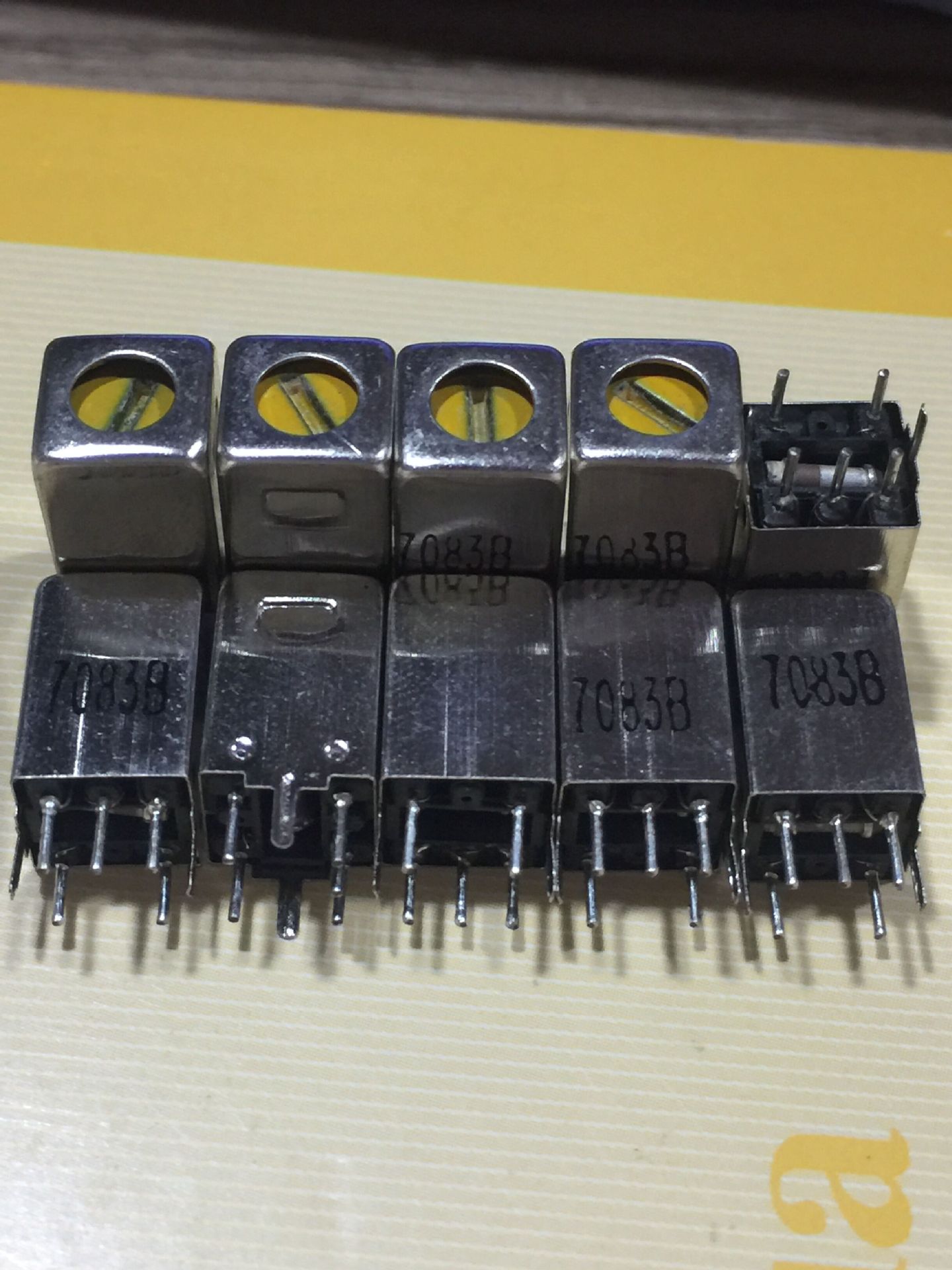 收音机用中周7mm黄周7083b中周 455khz中周 带电
