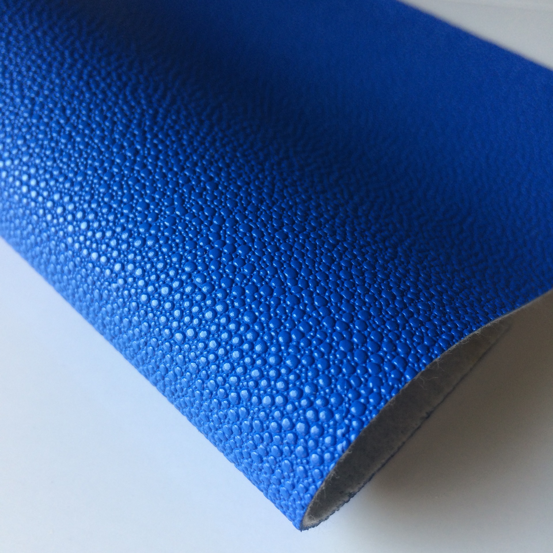 厂家优质现货热销 水滴珍珠鱼皮料 人造革箱包手袋皮革面料 pvc革