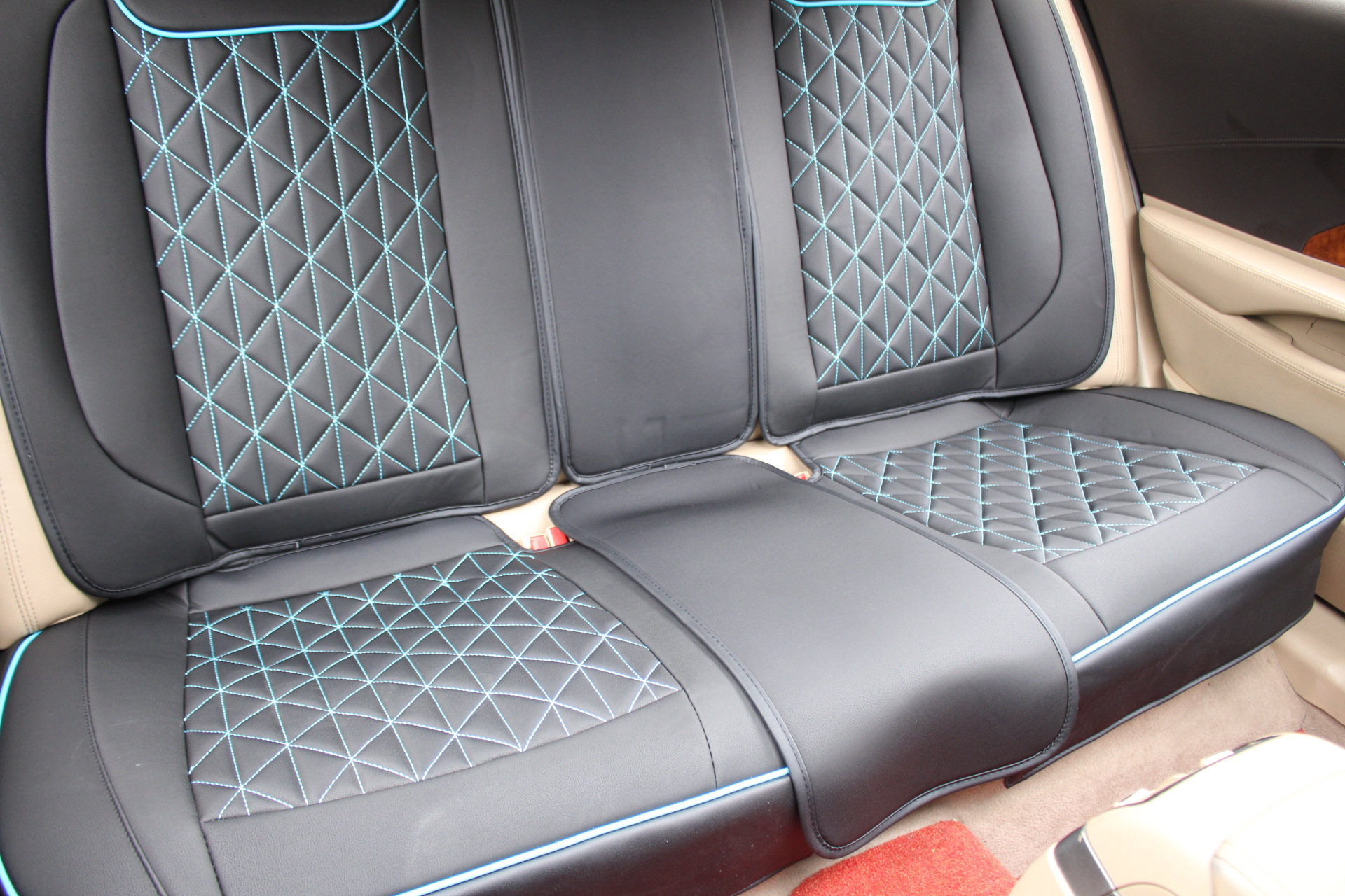 新版汽车座椅皮套 座垫脚托立体头枕设计肤感皮皮质细腻奥迪a4a6