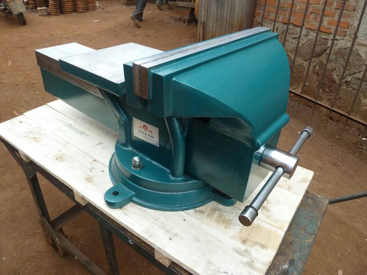 专业生产全钢台虎钳10寸12寸14寸16寸20寸350mm400mm500mm600mm